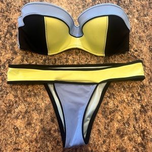 Victoria’s Secret Itsy Bikini 32DD/S